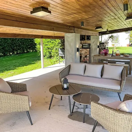 Viola By Interhome