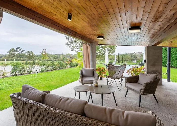 Viola By Interhome